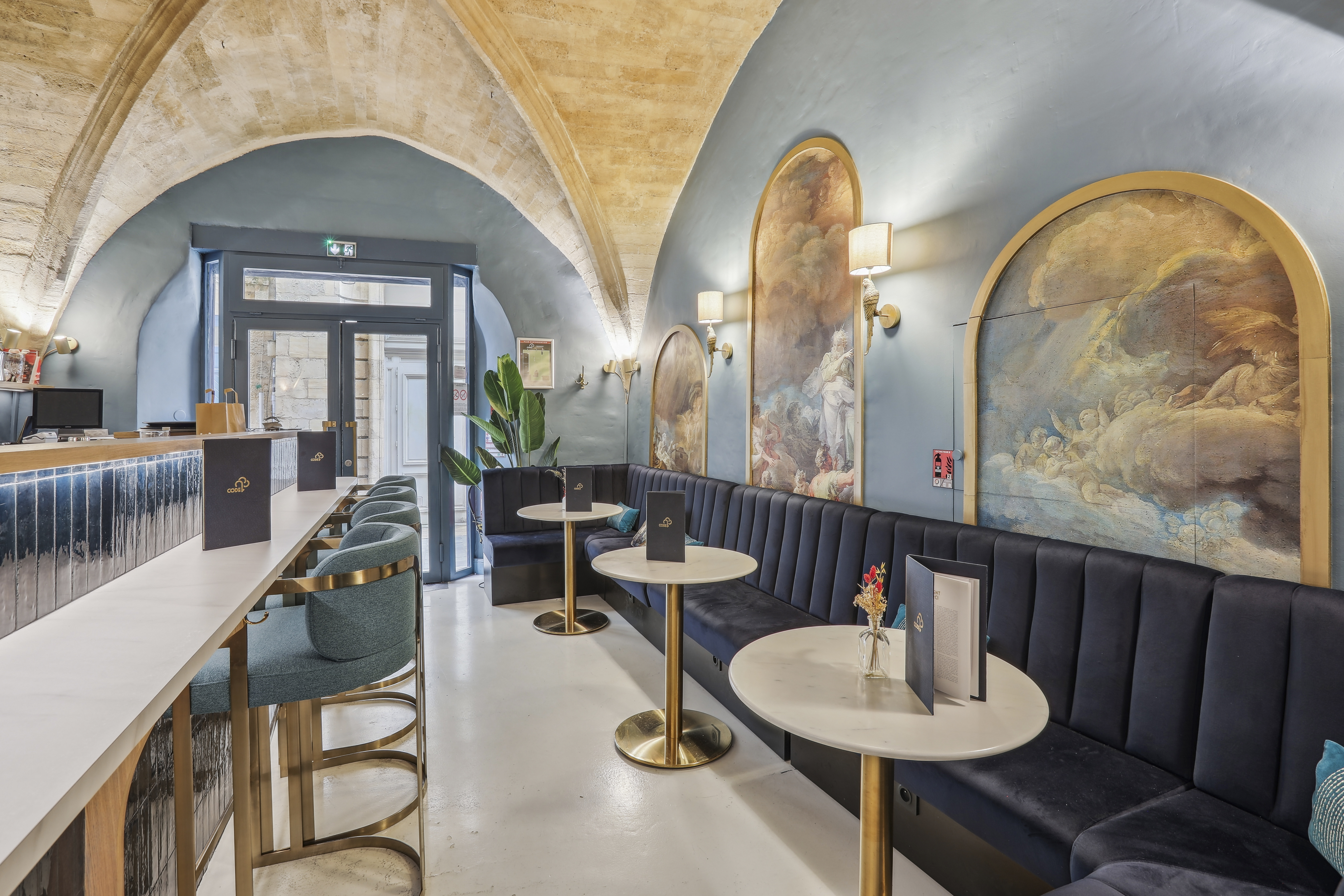 Conception et rénovation d’un ancien couvent en bar à cocktail - Bordeaux centre - Projet Code 23 - Galerie