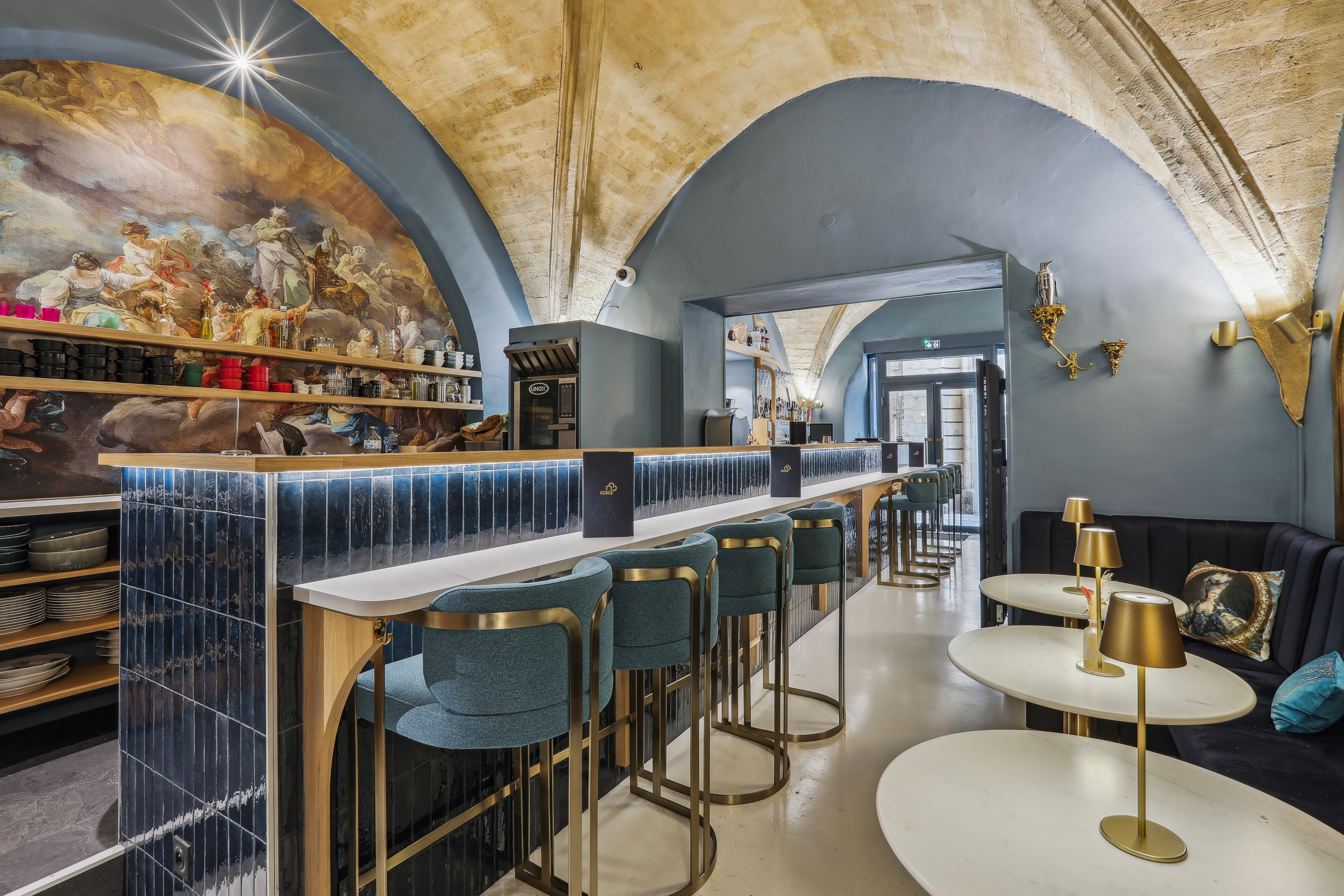 Conception et rénovation d’un ancien couvent en bar à cocktail - Bordeaux centre - Projet Code 23 - Galerie