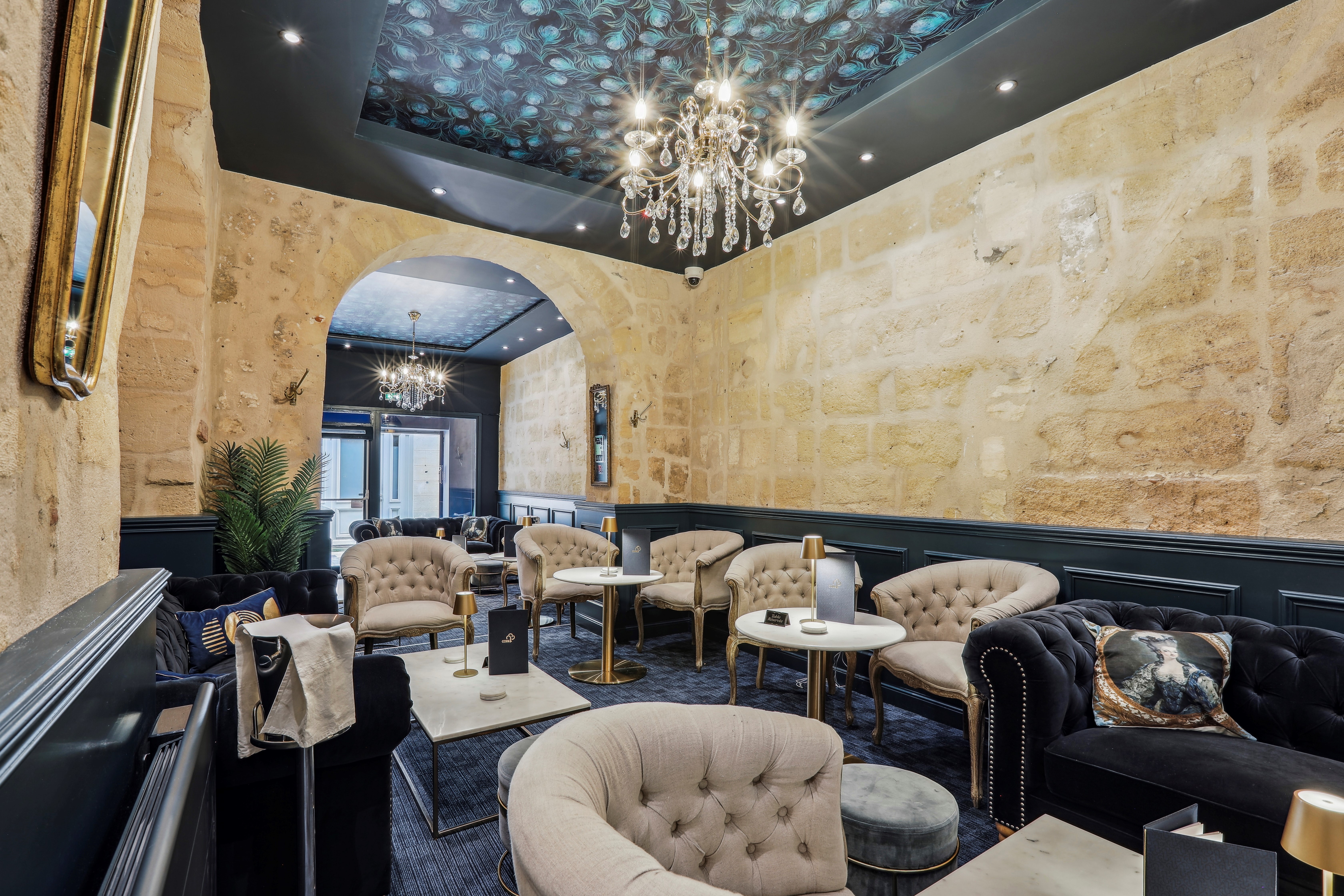 Conception et rénovation d’un ancien couvent en bar à cocktail - Bordeaux centre - Projet Code 23 - Galerie