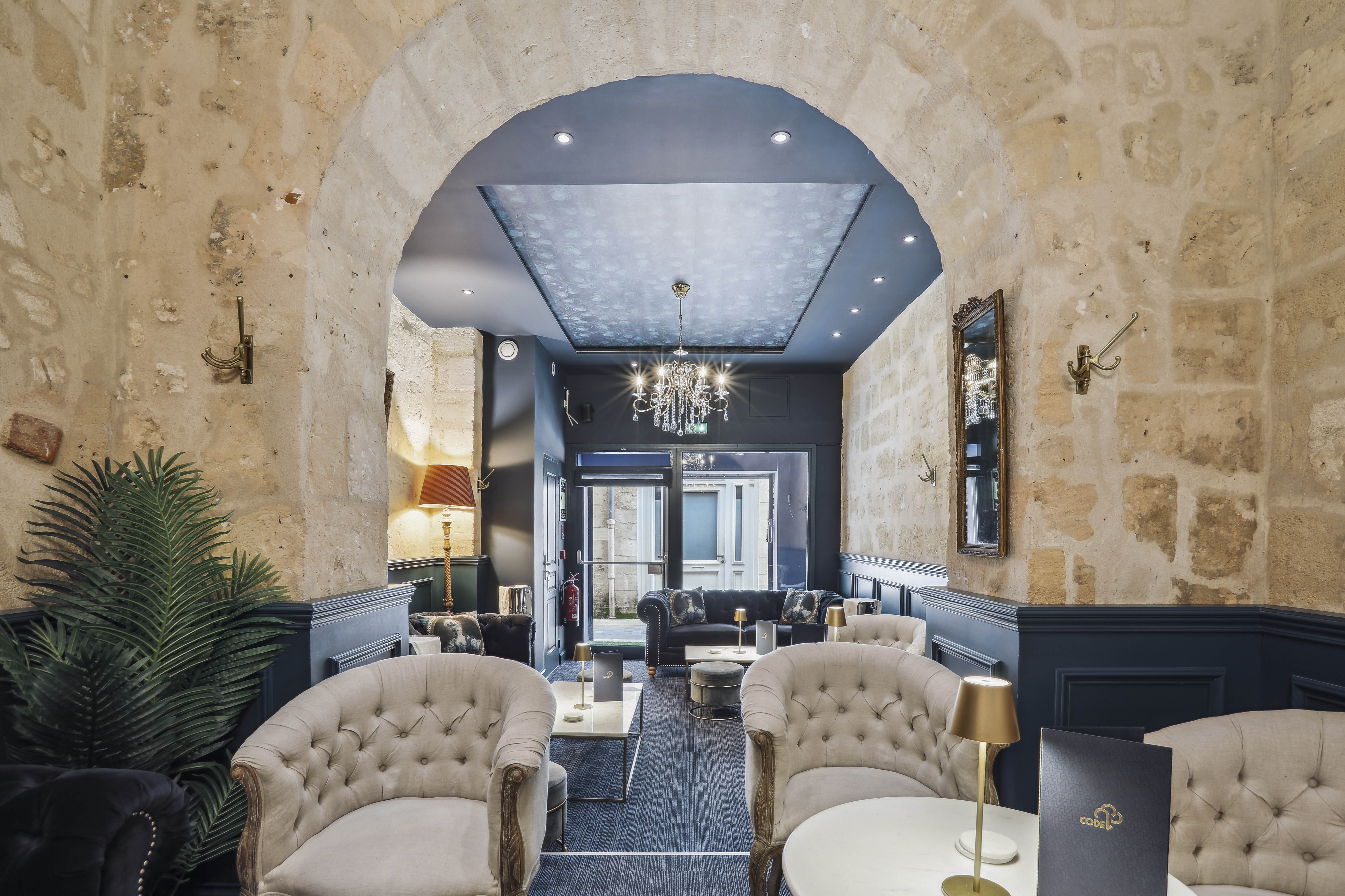 Conception et rénovation d’un ancien couvent en bar à cocktail - Bordeaux centre - Projet Code 23 - Galerie