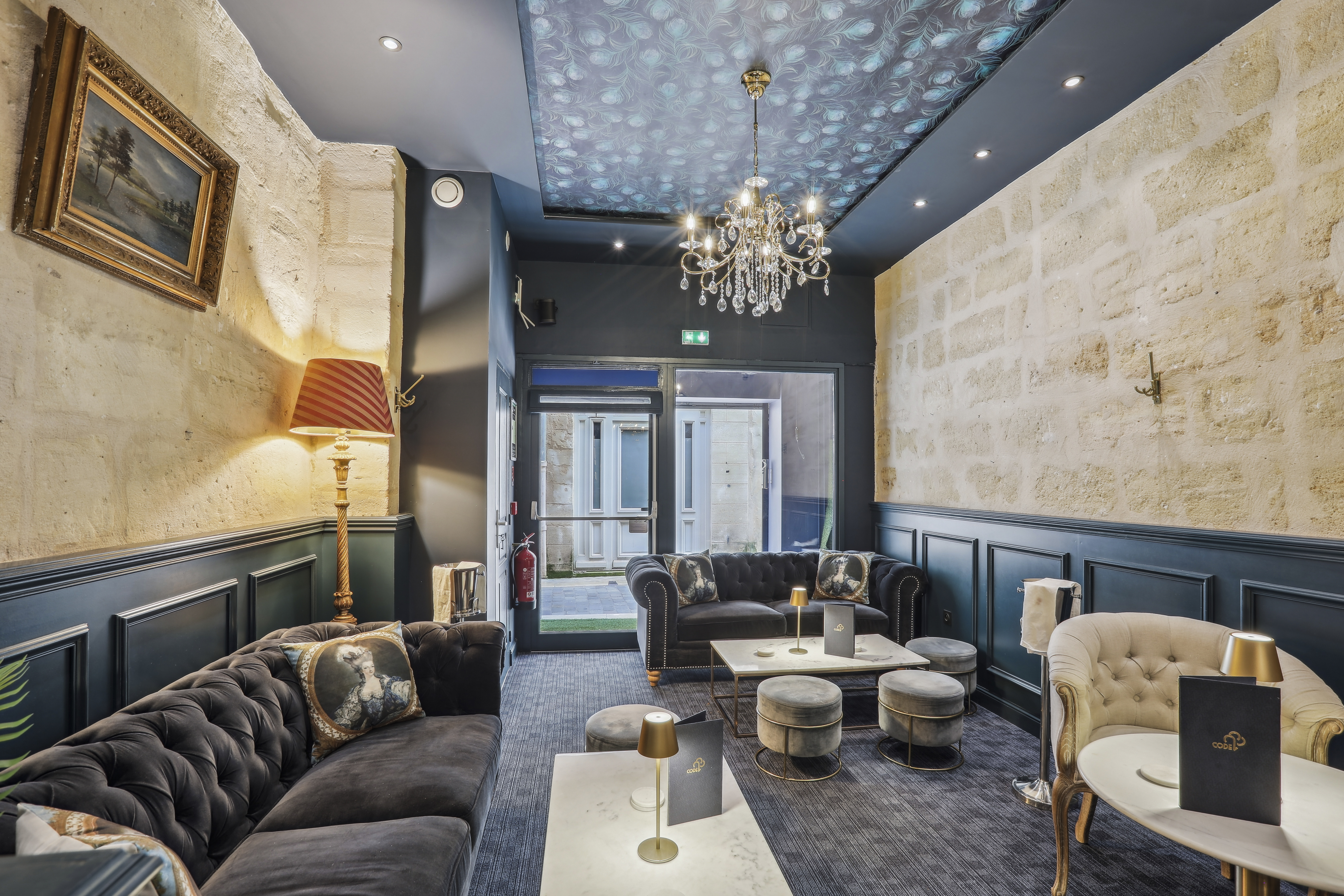 Conception et rénovation d’un ancien couvent en bar à cocktail - Bordeaux centre - Projet Code 23 - Galerie
