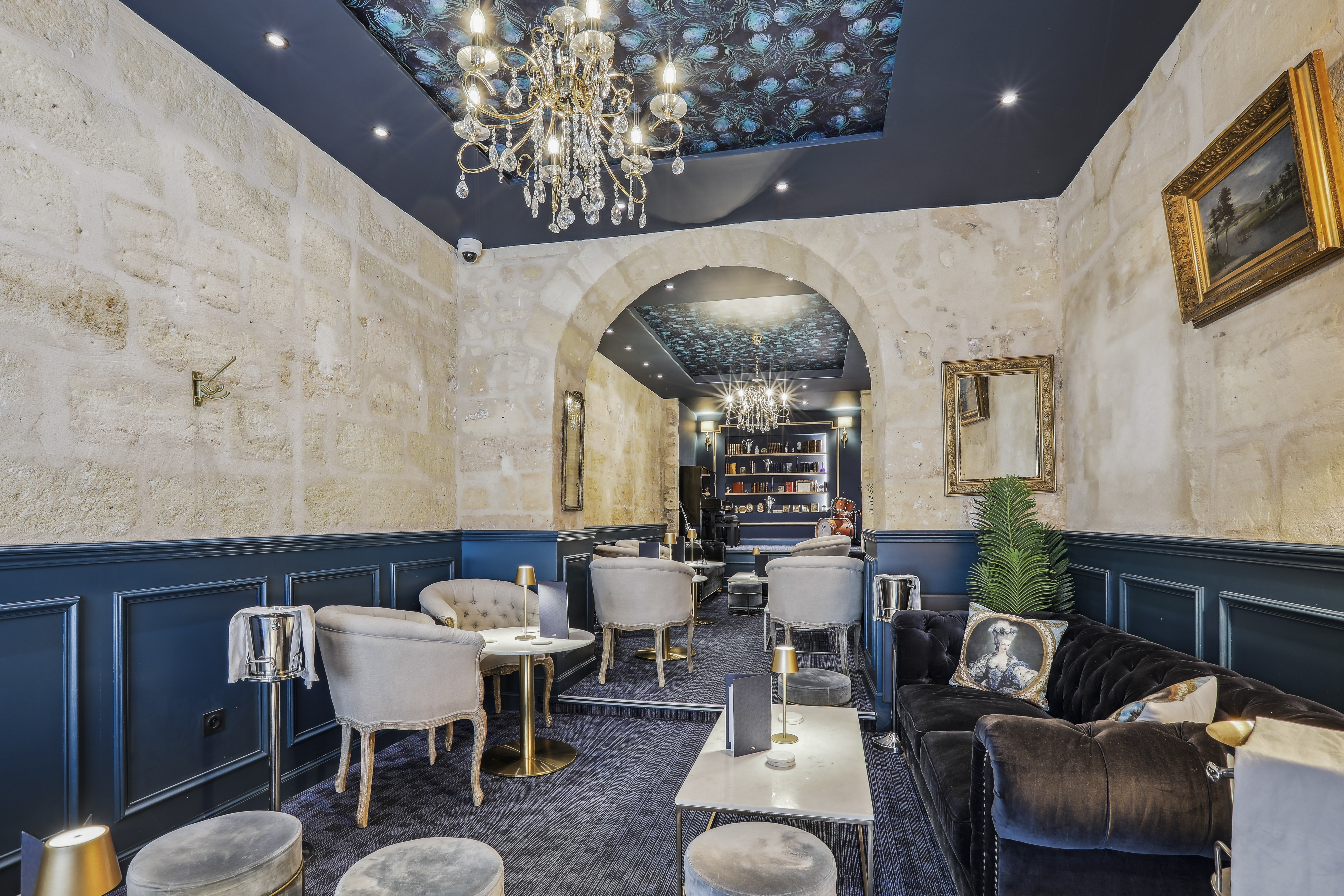 Conception et rénovation d’un ancien couvent en bar à cocktail - Bordeaux centre - Projet Code 23 - Galerie