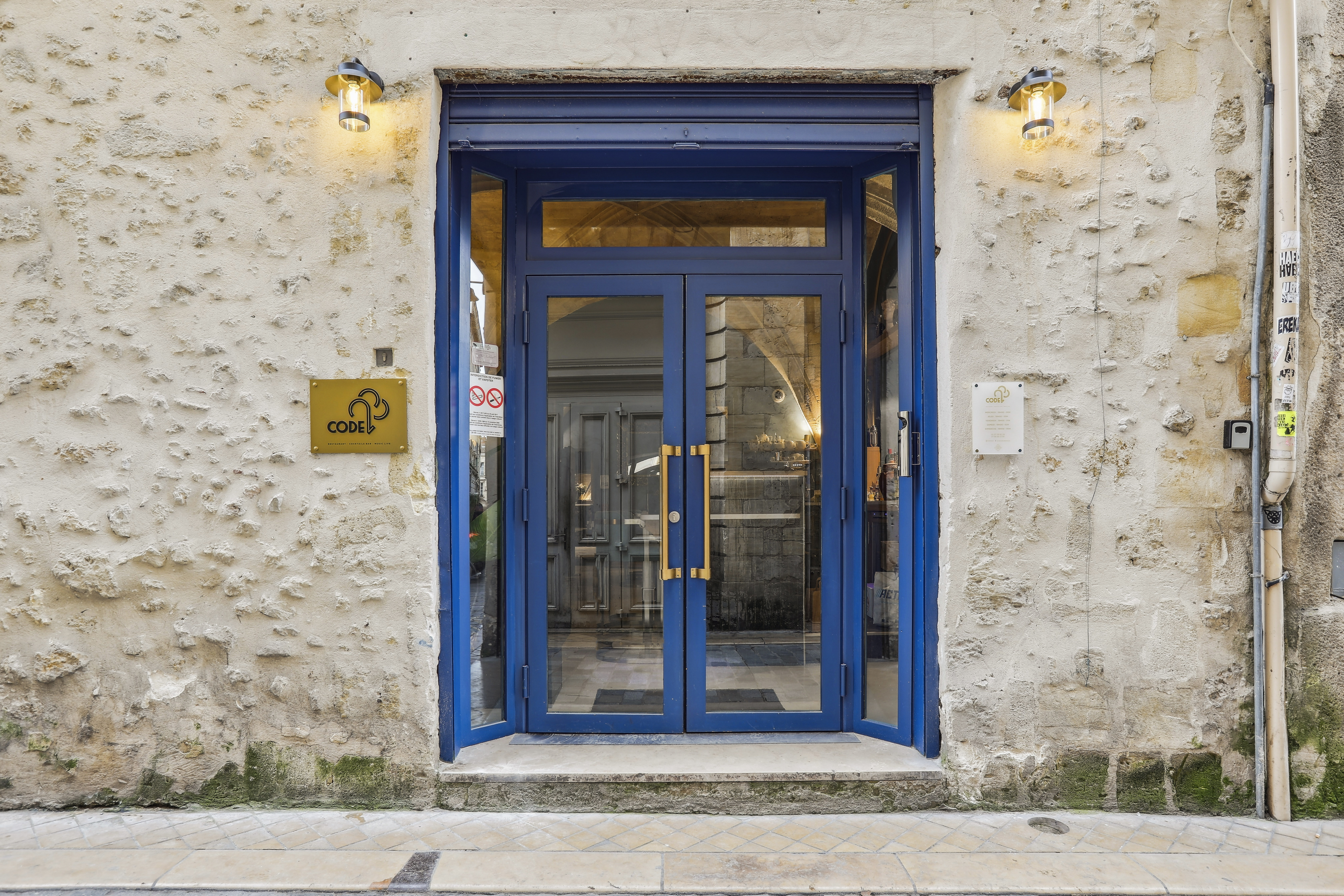Conception et rénovation d’un ancien couvent en bar à cocktail - Bordeaux centre - Projet Code 23 - Galerie